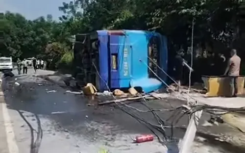 Xe khách mất lái lao vào taluy ở Lào Cai, 3 người tử vong, nhiều người bị thương