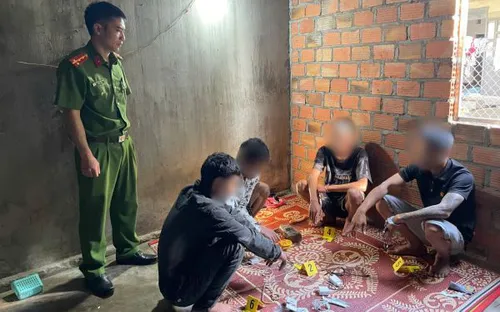 Bốn thanh niên sử dụng ma túy xong đi ngủ, mở mắt dậy thì bị bắt