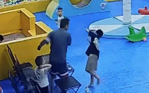 Vụ bé trai bị tát ở khu vui chơi: Người mẹ chọn tha thứ, ''không muốn vì một cái tát mà ai đó phải ngồi tù''