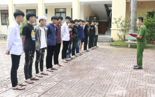 Bắt 15 đối tượng rú ga, hò hét, ném đá gây rối tại Nghệ An