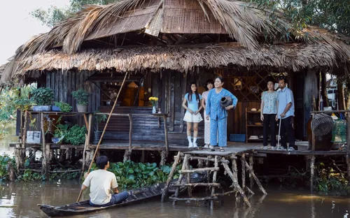 Đằng sau bối cảnh 800 cây cừ tràm của Nhà ma xó