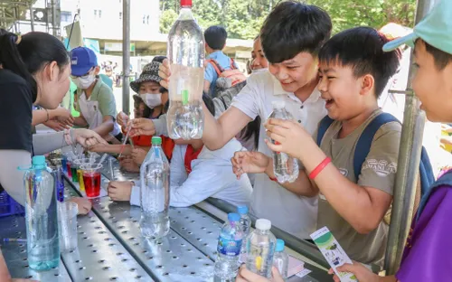 Hóa thân thành "bác học nhí" để tiếp cận khoa học từ những điều gần gũi