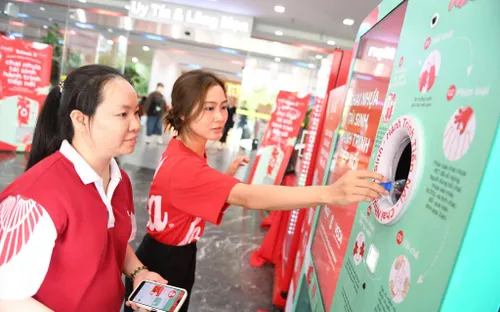 Sinh viên Hà Nội lan tỏa hành trình Chai nhựa tái sinh