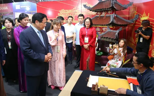 Lễ hội Văn hóa Thế giới tại Hà Nội: Sắc màu năm châu giữa lòng di sản