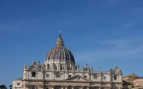 Gần 4.400 người ở Italy bị linh mục lạm dụng