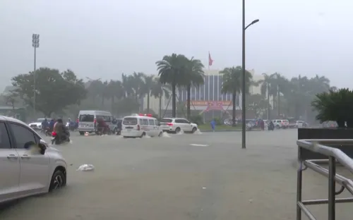 Huế: Mưa lớn gây lụt diện rộng