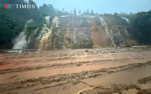 Cảnh báo sạt lở nghiêm trọng trên tuyến cao tốc La Sơn - Túy Loan