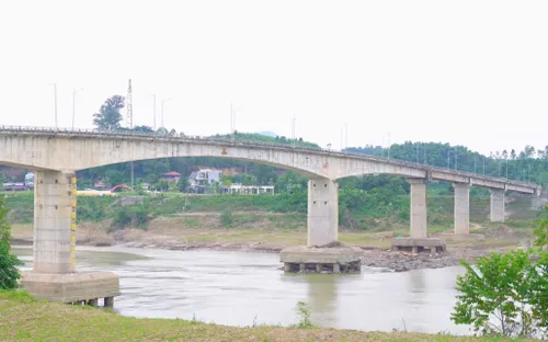 Phú Thọ chỉ đạo, khắc phục sự cố hư hỏng trụ cầu sông Lô