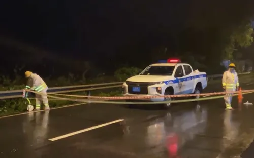 Cấm di chuyển qua một số điểm ngập sâu trên Quốc lộ 1