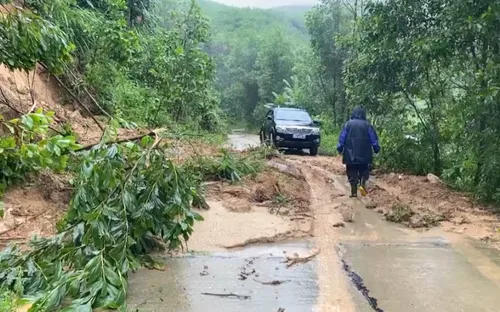 Đà Nẵng: Thêm hàng trăm hộ dân bị cô lập do sạt lở