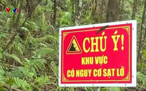 Khắc phục sạt lở núi ở tuyến Quốc lộ 24C