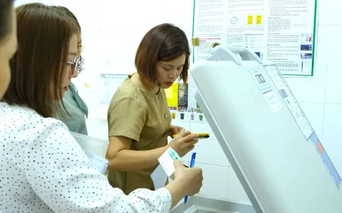 Tăng cường giám sát công tác bảo quản vaccine sau sắp xếp trạm y tế