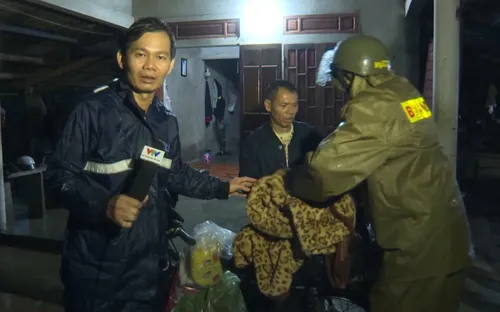 Sơ tán dân trong đêm trước nguy cơ sạt lở núi