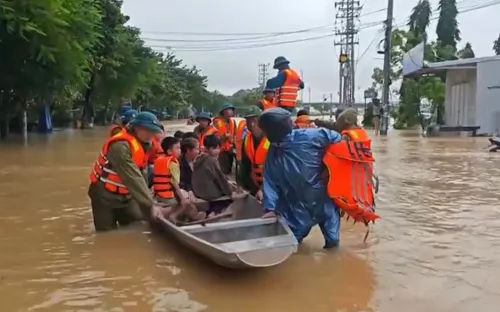 Chăm lo cho người dân vùng ngập sâu và sạt lở