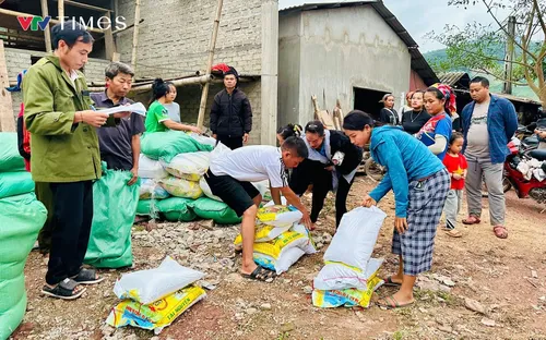 Nghệ An: Xã biên giới trao hơn 12,6 tấn gạo hỗ trợ hộ nghèo, khó khăn vùng thiên tai