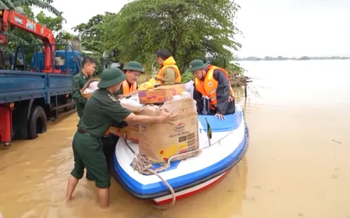 Tiếp sức người dân vùng rốn lũ