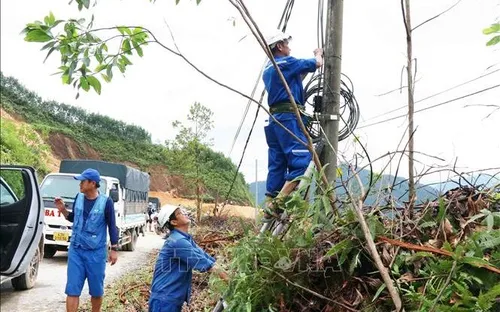 Đà Nẵng: Tổng lực vào cuộc khôi phục cấp điện nhanh và an toàn nhất cho người dân vùng lũ