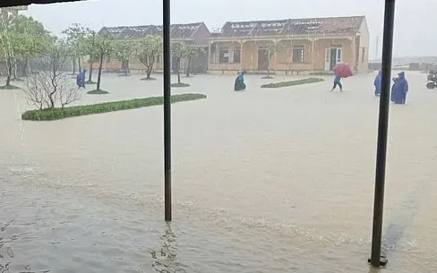Hà Tĩnh: Mưa lớn kỷ lục khiến hàng nghìn hộ dân bị ngập lụt