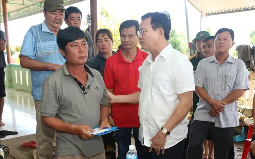 Chủ tịch UBND tỉnh Lâm Đồng thăm hỏi, động viên gia đình nạn nhân vụ vỡ hồ chứa nước