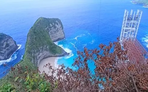 Bali dừng xây dựng thang máy kính trên vách đá gây tranh cãi sau phản ứng dữ dội