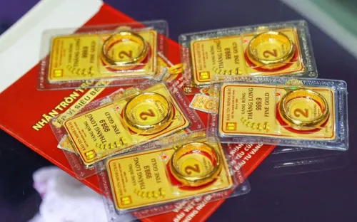 Giá vàng giảm 300.000 đồng/lượng