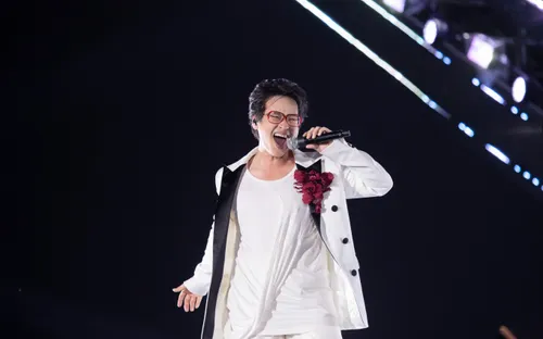 Nghệ sĩ, người nổi tiếng và câu chuyện văn hóa ứng xử