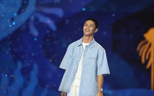 Nguyễn Hùng bất ngờ được vinh danh tại Giải báo chí toàn quốc