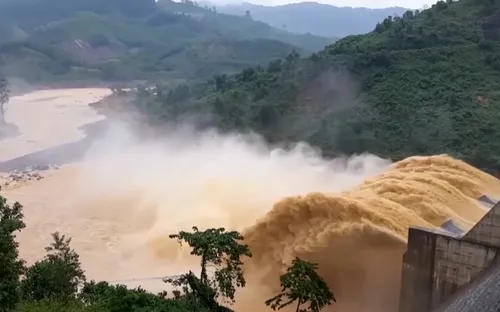 Linh hoạt các giải pháp vận hành thủy điện giảm lũ vùng hạ du