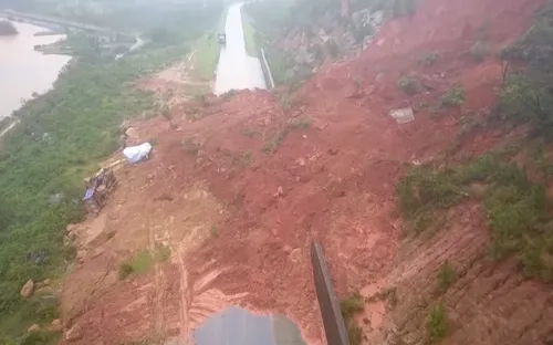 Sạt lở đất diễn biến phức tạp