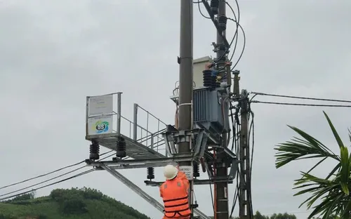 Thêm hơn 70.000 khách hàng được cấp điện sau bão số 13