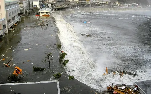 Nhật Bản ban hành cảnh báo sóng thần sau động đất mạnh 6,7 ngoài khơi