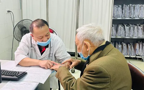 Phòng bệnh cho nhóm dễ bị tổn thương, thực hiện mục tiêu "lão hóa khỏe mạnh"