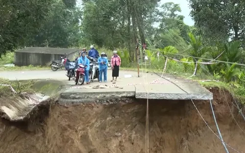 Sạt lở bủa vây xã miền núi Quảng Ngãi