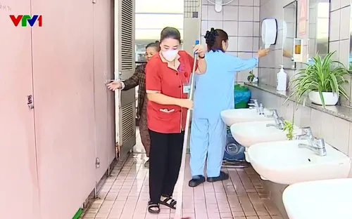 Quá tải nhà vệ sinh bệnh viện: Cung không đủ cầu