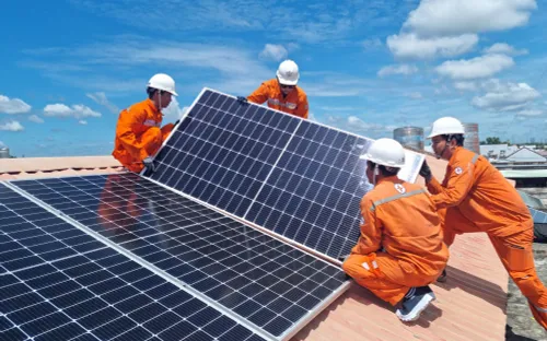 Điện Mặt trời thắp sáng đảo xa