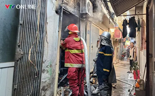 Hà Nội: Cháy nhà trong ngõ sâu trên phố Lĩnh Nam