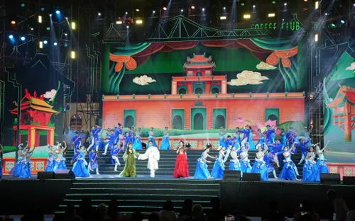 Gần 200 ngàn lượt khách trải nghiệm chuỗi hoạt động hấp dẫn tại Festival Thăng Long – Hà Nội 2025