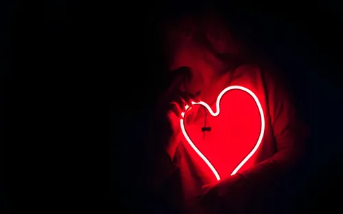 Vì sao khi yêu con người dễ trở nên "mù quáng'?