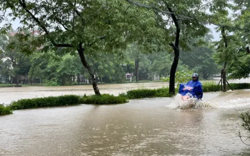 Lũ trên các sông ở Đà Nẵng, Huế duy trì mức cao, cảnh báo ngập lụt nhiều nơi
