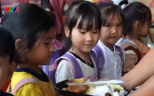 Hàng nghìn phần quà, suất cơm gửi đến bà con vùng sạt lở núi ở Đà Nẵng