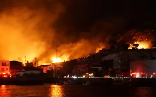 Hỏa hoạn lớn thiêu rụi hàng trăm ngôi nhà tại Nhật Bản