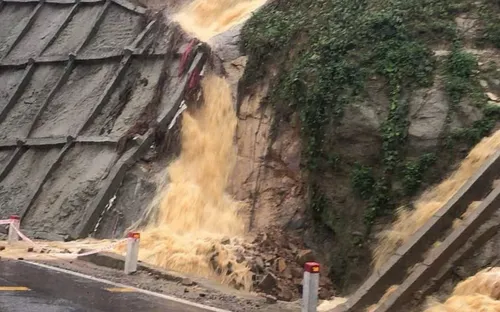 Dừng lưu thông trên đèo An Khê (Gia Lai)