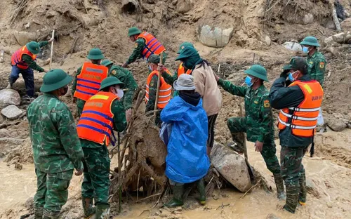Đà Nẵng: Tìm thấy thi thể đầu tiên trong vụ sạt lở ở Hùng Sơn