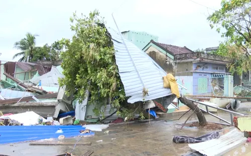 Tan hoang nơi lũ dữ đi qua