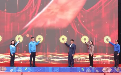 Phát động "Hành trình đồng hành với học sinh biên giới" tại Điện Biên