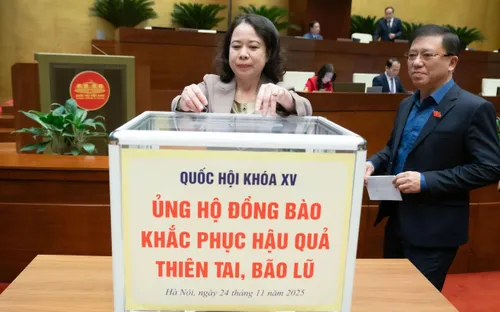 Quốc hội quyên góp ủng hộ đồng bào khắc phục hậu quả bão lũ