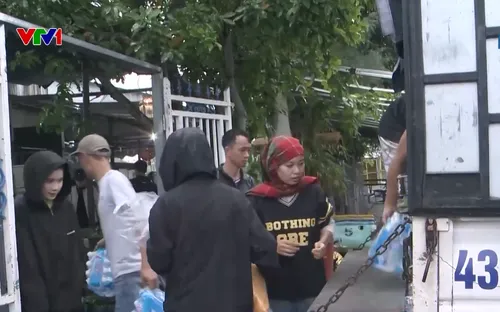 Người dân Đà Nẵng gom quần áo, hàng cứu trợ, gửi yêu thương đến bà con vùng lũ