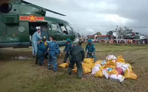 Sư đoàn 372 chung tay vì nhân dân vùng lũ lụt