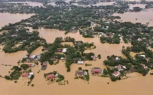 Gần 2.000 trường phải nghỉ học vì lũ, Bộ GD&ĐT cấp SGK miễn phí