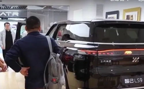 Người tiêu dùng Trung Quốc đổ xô mua xe điện trước khi trợ cấp thu hẹp